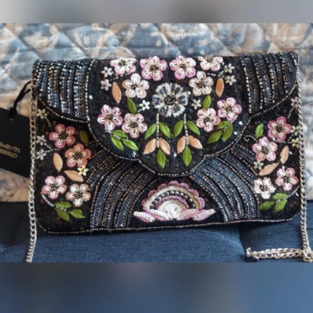 CLEMENTS RIBEIRO BEADED BLACK Flower Sequence Crossbody - Picture 3 of 8